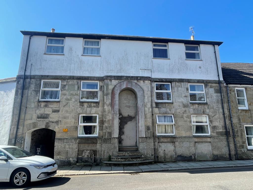 Lot: 159 - FREEHOLD RESIDENTIAL INVESTMENT - Front elevation of property